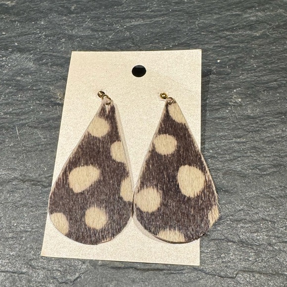 FUN. lightweight animal, print unique earrings. Zoom in for the design detail.👀 - Picture 1 of 6